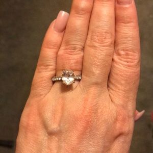 Oval cut 2ct center cz engagement ring